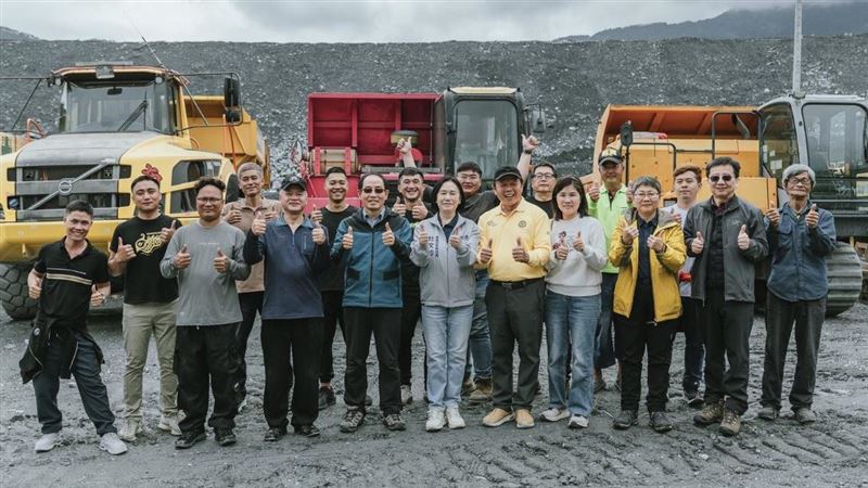 馬太鞍溪堰塞湖降挖成功!賴清德贈禮致意