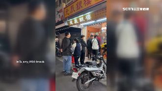 銀樓大排長龍搶買金飾　業者公告完售