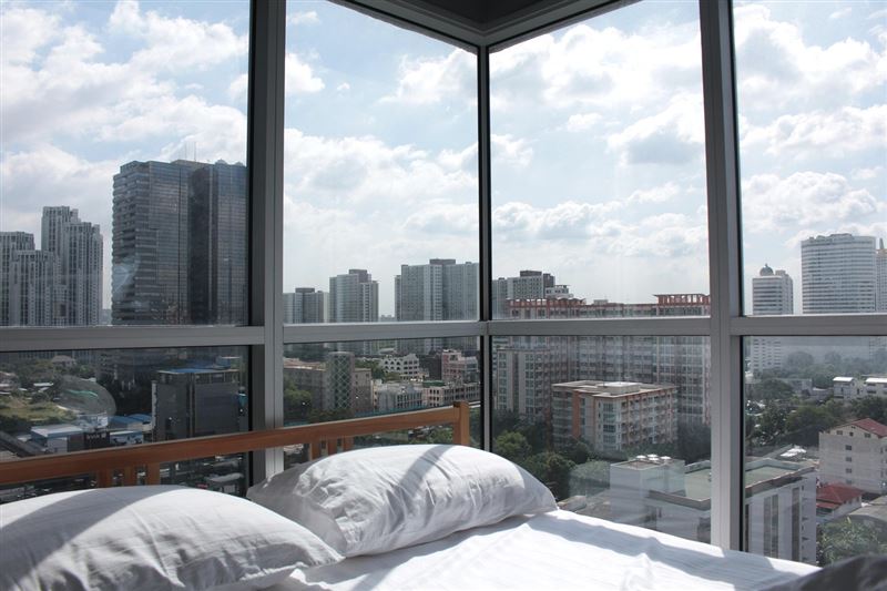 春節大掃除擦窗最麻煩，家事達人陳映如教4步驟清潔玻璃，搭配除塵撢與清潔劑更省力。（示意圖／PIXABAY）