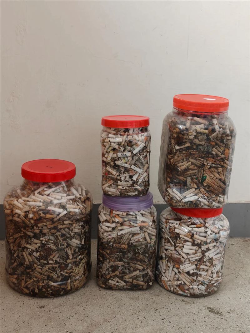 活動共吸引超過200人次參與，共撿了滿滿14桶菸蒂。（圖／「高中生的循環經濟團體」顧問林立提供）