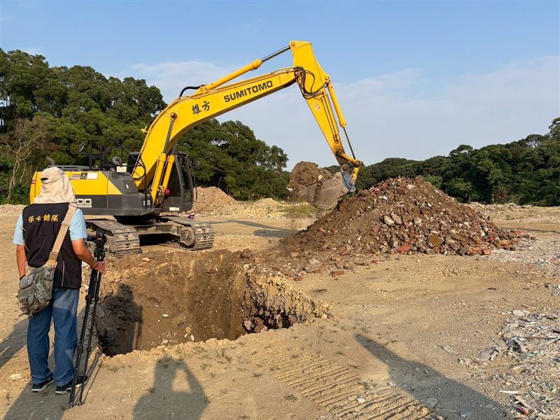 檢方估算被傾倒的非法營建廢棄物總體積達到23萬立方公尺。（圖／橋檢提供）