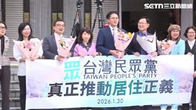 黃國昌、張啓楷、林國成、黃珊珊、麥玉珍、林憶君和留任的陳昭姿跟劉書彬一起大合照（圖／翻攝畫面）