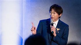 吳建恆擔任曹西平主持人，與曹西平乾兒子小俊、女友留下合影。（圖／翻攝自臉書）