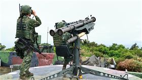 漢光演習 馬防部模擬偵獲不明飛行器迅速應對陸軍馬祖防衛指揮部配合「漢光41號」實兵演練12日在南竿地區實施區域防空掩護任務，演練情境模擬發現不明飛行器接近南竿上空，此次演練驗證防空部隊專業職能與臨戰反應能力，為守護國土安全與區域穩定做好萬全準備。（馬祖防衛指揮部提供）中央社記者趙敏雅傳真  114年7月12日