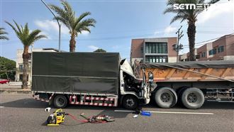 貨車「毀滅式撞擊」嵌入車尾　他手腳全斷