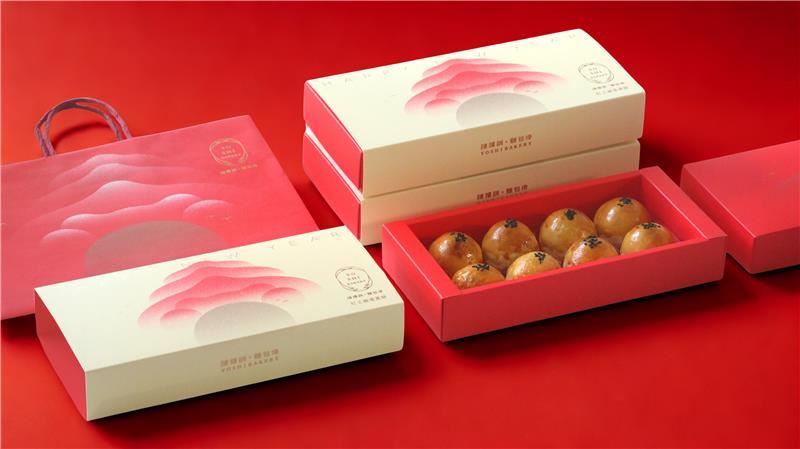 全家限定8門市開賣「陳耀訓蛋黃酥禮盒」。(圖／全家提供）