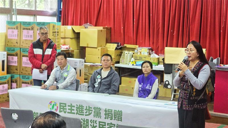 民進黨中央黨部赴花蓮光復鄉發放家電，助災民溫暖過冬（圖／民進黨提供）