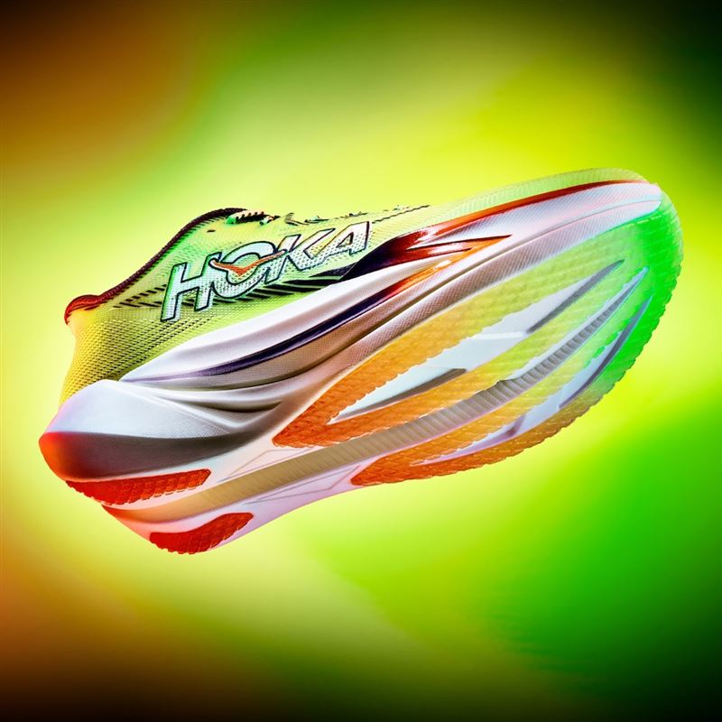 HOKA Cielo X1 3.0為男女共款，推出雪岩白／皇家金、霓黃配色，於1月30日起正式販售，詳細店點參考HOKA TAIWAN官方粉絲專頁。（圖／品牌業者提供）