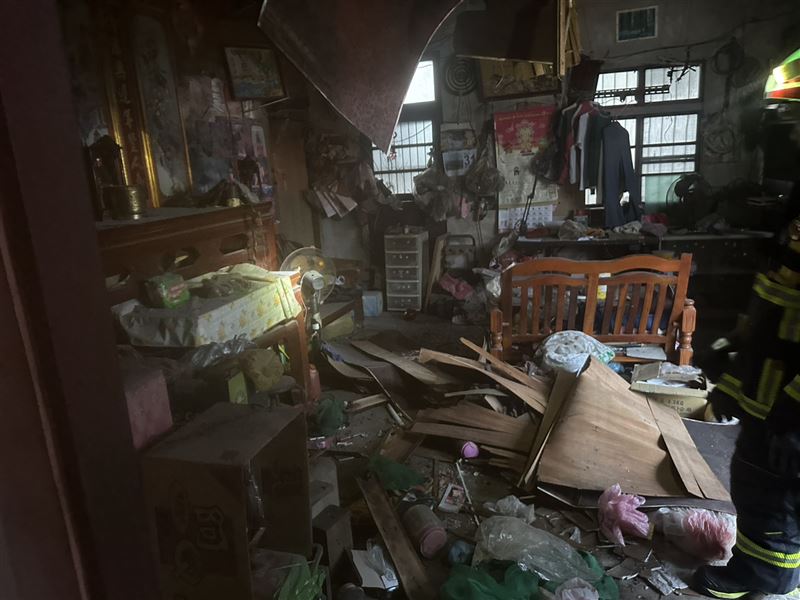 台中后里某民宅發生氣爆。（圖／翻攝畫面）