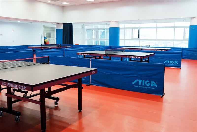 泰山運動中心桌球室採用符合ITTF國際規範桌球檯。（圖／新北市政府提供）