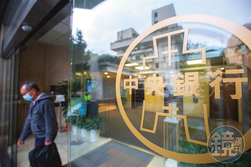 全體銀行不動產貸款集中度仍未降至理想值、房價所得比亦居高不下，為央行續行第七度選擇性信用管制的兩大關鍵因素