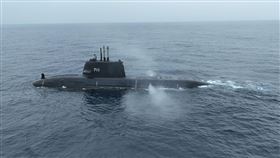海鯤艦測試期間遭遇中共解放軍多架次戰機與軍艦擾台騷擾。資料照（台船提供）