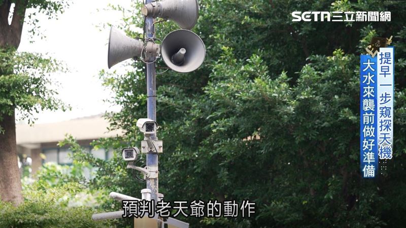 在巷弄裡頭，埋設了一套「天眼」系統