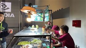 黃仁勳、輝達尾牙、水果阿嬤（圖／三立iNEWS提供）