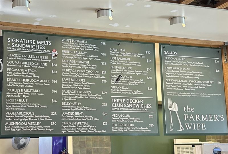 外國論壇有網友貼出，美國一家餐廳，最便宜的三明治要22美元。（圖／翻攝自Reddit）