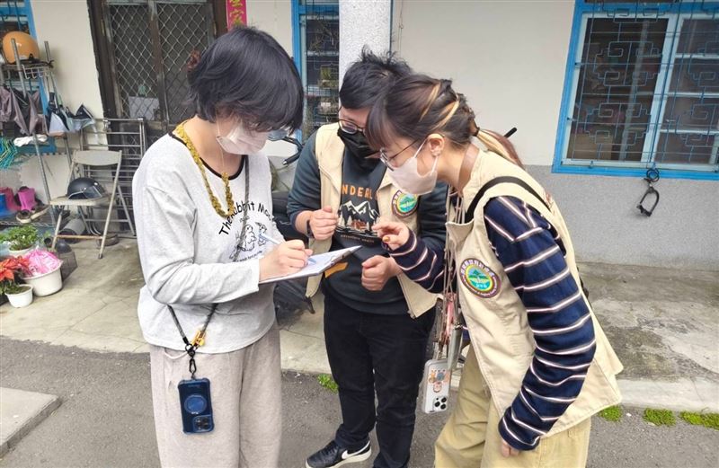 孫男為低收入戶且是家中經濟支柱，留有3名年幼子女，社會處啟動社工關懷訪視。（圖／縣府提供）