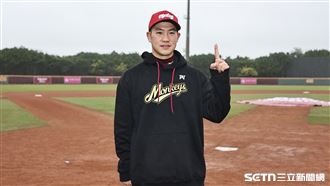 梁家榮接任隊長　開訓致詞緊張到偷帶小抄