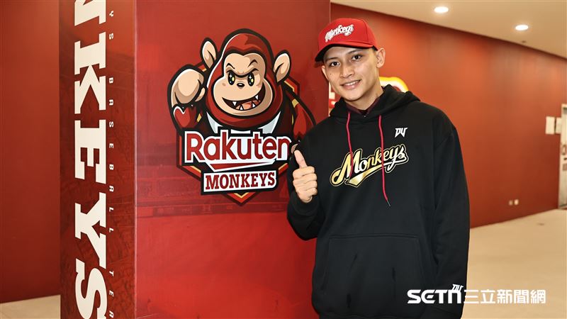 馬傑森現身開訓 左手丟手榴彈幫忙清戰車