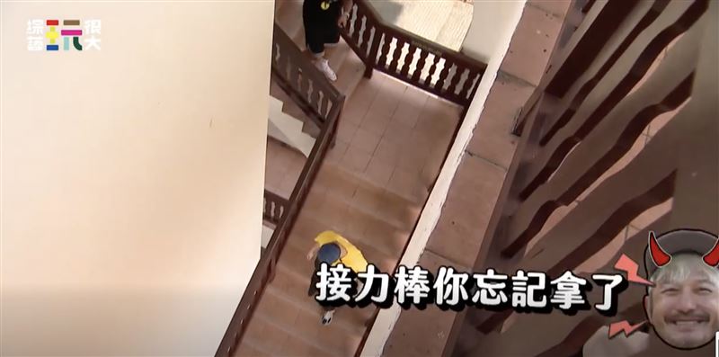 KID施展誘敵之計,彭小刀慘遭被騙。(圖/《綜藝玩很大》提供)