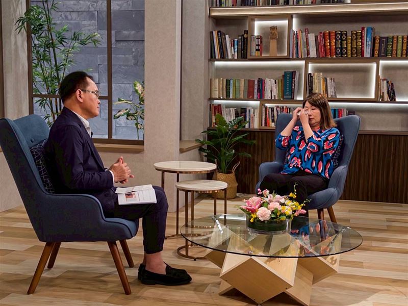 張秀卿上鄭弘儀節目哭了。(圖/三立提供)