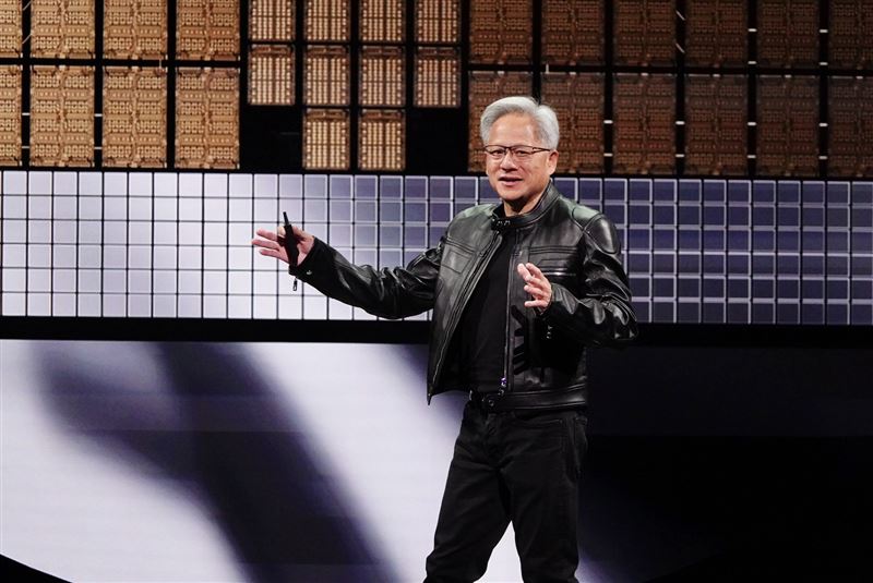 黃仁勳最害怕的5件事曝光。《黃仁勳傳》作者史帝芬．維特爆料：跟川普、中國、Gemini有關。（圖／記者鄭孟晃攝影、翻攝自NVIDIA官網、翻攝自《Financial Time》、天下文化提供）