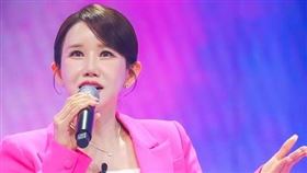 金多娜在知名歌唱競演節目《Miss Trot 4》中，憑藉精湛歌唱實力與亮麗外型受到觀眾矚目。（圖／翻攝自IG @kimdana1104）