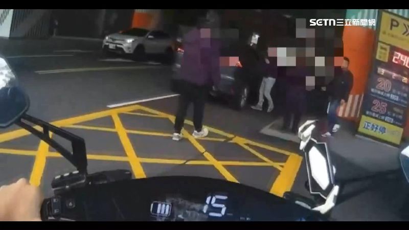 五人也坦承有互毆