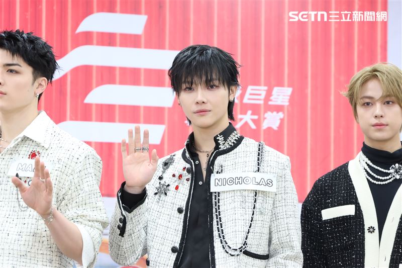 NICHOLAS王奕翔（中）帶著&amp;TEAM成員到家鄉台灣。（圖／記者鄭孟晃攝影）