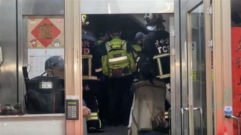 31歲母親餵食2名孩子服用藥物，導致2名小孩倒臥家中死亡。（圖／翻攝畫面）