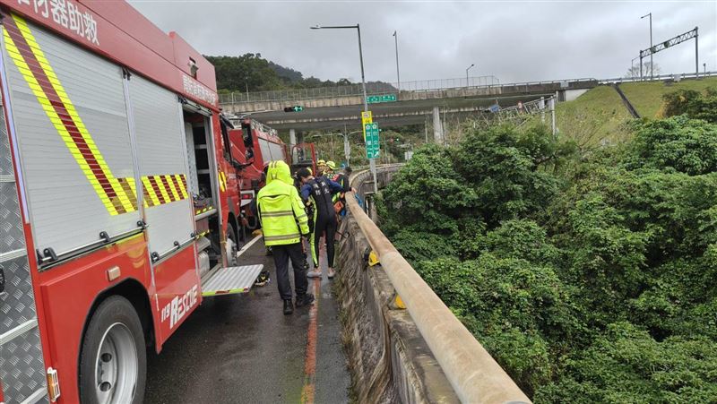 男墜長潭壁橋溪谷!無生命跡象、送醫不治