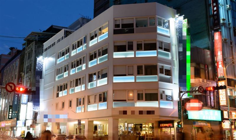 台北車站週邊一間知名旅宿驚傳衛生疑慮，北市觀傳局將著手調查。（圖／翻攝自旅宿官網）