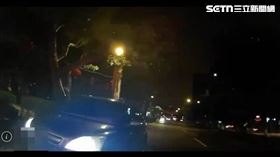 北市周男不滿被開罰單，拒絕將車駛離現場，結果又吃上3張罰單。（圖／翻攝畫面）