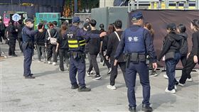 頑童台中洲際棒球場開唱！警方全面強化警戒層級　粉絲直呼好安心（圖／翻攝畫面）