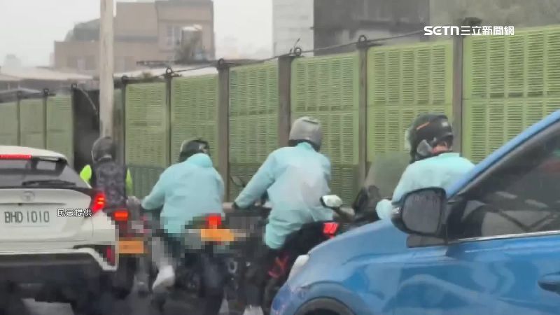 國道一號往基隆方向，一群黃牌重機違規騎到高速公路