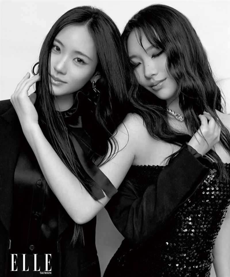 Elly（右）、Lily（左）一同登上雜誌封面。（圖／翻攝自IG）