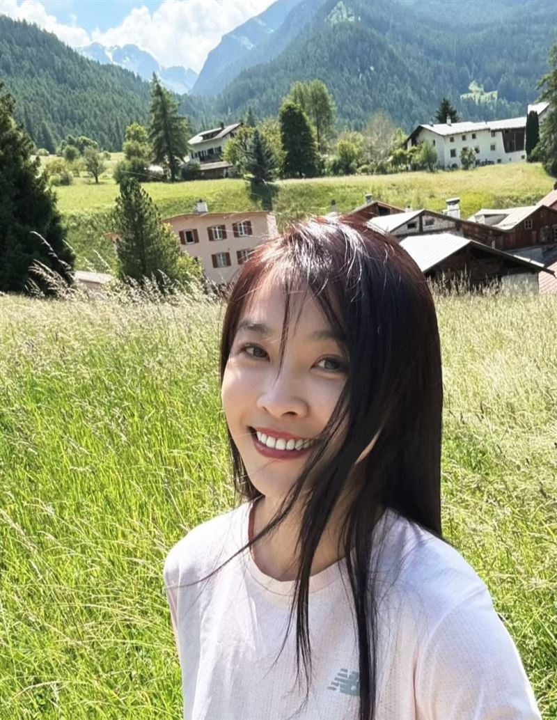 小嫻在1月初經歷喪母之痛。(圖/翻攝自IG)