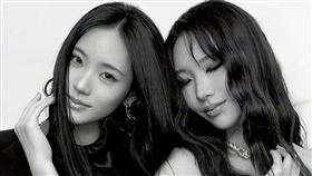 小S的大女兒與二女兒許曦文（Elly）、許韶恩（Lily）合體登上《ELLE》二月號封面。（圖／ELLE）