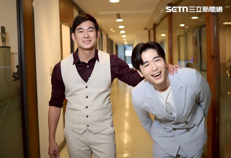 亮哲、帝言換臉二人組接受《三立新聞網》專訪。（圖／記者鄭孟晃攝影）