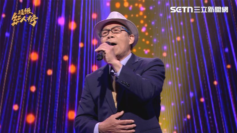 終於登上圓夢舞台的「溫老師」溫進添。(圖/超級紅人榜提供)