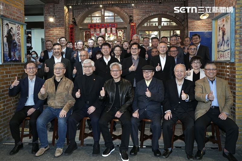 黃仁勳兆元宴大合照曝光。（圖／記者鄭孟晃攝影）