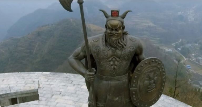 儘管正史不斷貶抑，蚩尤在民間卻擁有全然不同的評價。在苗族、瑤族等南方民族文化中，他被尊稱為「兵主」或「祖神」。（圖／翻攝自百度百科）