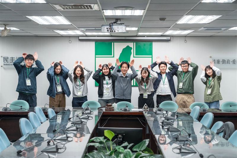 民進黨主席賴清德現身「2026春季破浪培力營」勉勵學員（圖／民進黨提供）