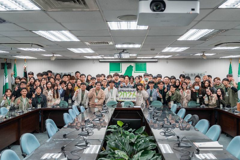 民進黨青年培力營落幕民進黨31日發布新聞稿表示，「2026春季破浪培力營」已圓滿落幕，黨主席、總統賴清德許諾會給大家一個更好的台灣，請大家要保有理想、勇氣，勇敢寫下自己的人生故事。（民進黨提供）