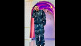 56歲的藝人小鐘近期上節目，大方聊起自己不婚不生的心路歷程。（圖／翻攝自小鐘FB）