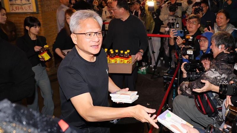 輝達入股 OpenAI 驚傳停滯 黃仁勳回應了