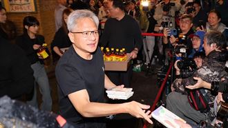 輝達入股 OpenAI 驚傳停滯　黃仁勳回應了