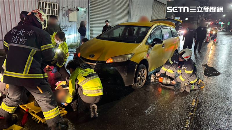 新北市汐止區昨天（1月31日）深夜發生嚴重車禍。（圖／翻攝畫面）