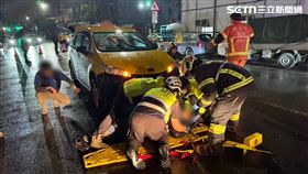 新北,新北市,路倒,手腕,運將,四肢,汐止,深夜,酒醉,車禍,事故,計程車,小黃。（圖／翻攝畫面）
