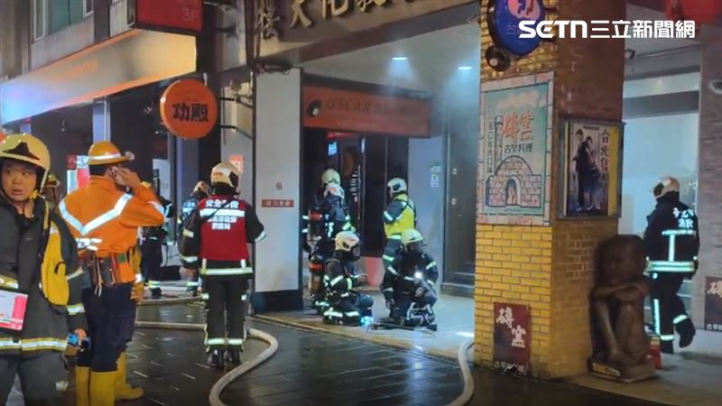 台北知名的「磚窯古早味懷舊餐廳」今天（2月1日）凌晨傳出火警。（圖／翻攝畫面）