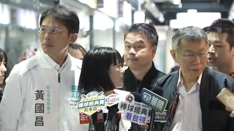 網友質疑黃國昌使眼色「創空（台語暗算）」柯文哲。(圖／翻攝自民眾之聲YouTube)